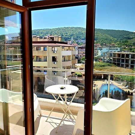 Obzor Tatyana Apartaments Bonjour Exterior foto