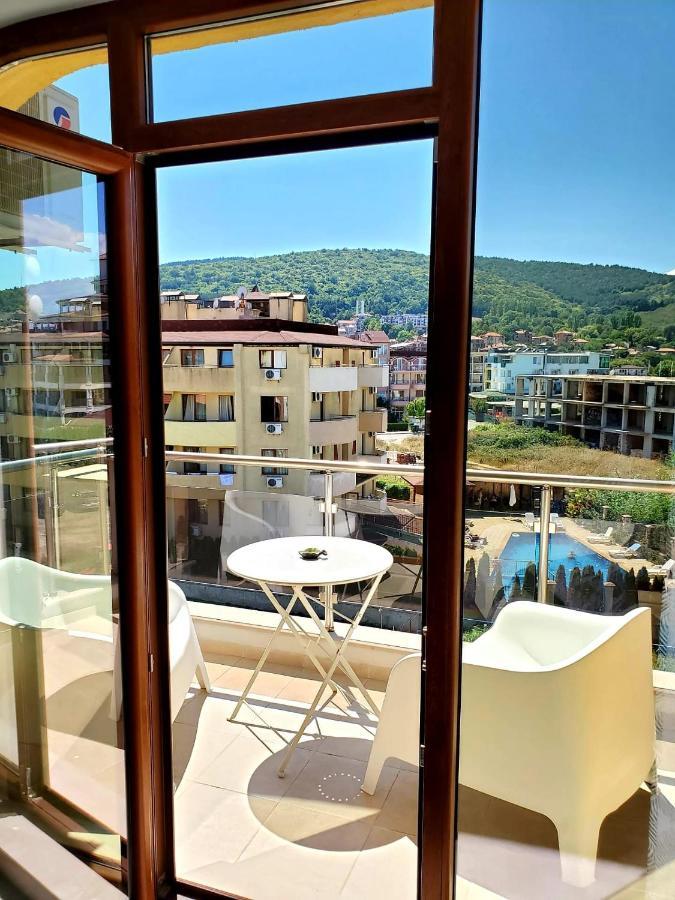 Obzor Tatyana Apartaments Bonjour Exterior foto